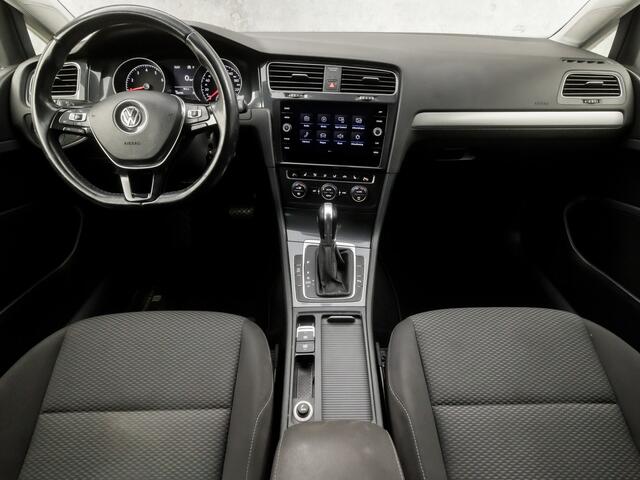 Volkswagen GOLF 1.0 TSI Sportline Automaat (APPLE CARPLAY, CLIMATE, STOELVERWARMING, SPORTSTOELEN, LM VELGEN, GETINT GLAS, CRUISE, NIEUWSTAAT)