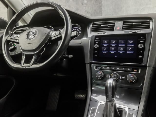 Volkswagen GOLF 1.0 TSI Sportline Automaat (APPLE CARPLAY, CLIMATE, STOELVERWARMING, SPORTSTOELEN, LM VELGEN, GETINT GLAS, CRUISE, NIEUWSTAAT)