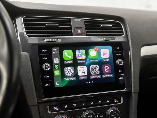 Volkswagen GOLF 1.0 TSI Sportline Automaat (APPLE CARPLAY, CLIMATE, STOELVERWARMING, SPORTSTOELEN, LM VELGEN, GETINT GLAS, CRUISE, NIEUWSTAAT)