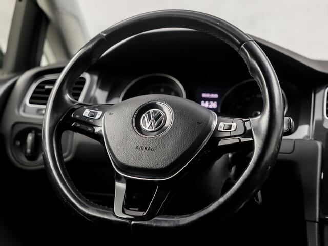 Volkswagen GOLF 1.0 TSI Sportline Automaat (APPLE CARPLAY, CLIMATE, STOELVERWARMING, SPORTSTOELEN, LM VELGEN, GETINT GLAS, CRUISE, NIEUWSTAAT)