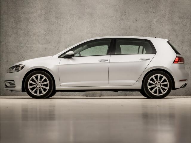 Volkswagen GOLF 1.5 TSI Sportline 150Pk Automaat (APPLE CARPLAY, GROOT NAVI, KEYLESS, ADAPTIVE CRUISE, SPORTSTOELEN, CAMERA, DAB+, PARKEERSENSOREN, NIEUWSTAAT)