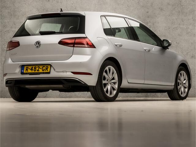 Volkswagen GOLF 1.5 TSI Sportline 150Pk Automaat (APPLE CARPLAY, GROOT NAVI, KEYLESS, ADAPTIVE CRUISE, SPORTSTOELEN, CAMERA, DAB+, PARKEERSENSOREN, NIEUWSTAAT)