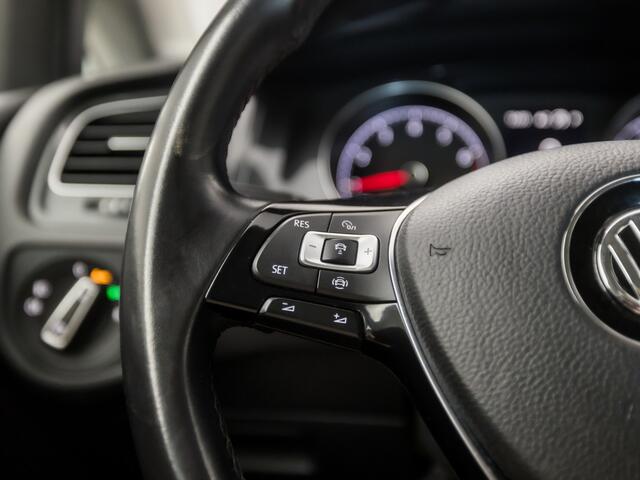 Volkswagen GOLF 1.5 TSI Sportline 150Pk Automaat (APPLE CARPLAY, GROOT NAVI, KEYLESS, ADAPTIVE CRUISE, SPORTSTOELEN, CAMERA, DAB+, PARKEERSENSOREN, NIEUWSTAAT)