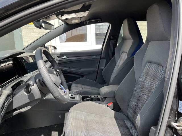 Volkswagen GOLF 1.4 eHybrid GTE / AUTOMAAT/ 245 PK/ PARK. SENSOREN/ IQ. LIGHT/ STOEL-STUURVERWARM./ ADAPT. CRUISE/ APP-CONNECT/ DIGITAL DASHBOARD/ NAVI/ CLIMA/ DAB/ 18" LMV