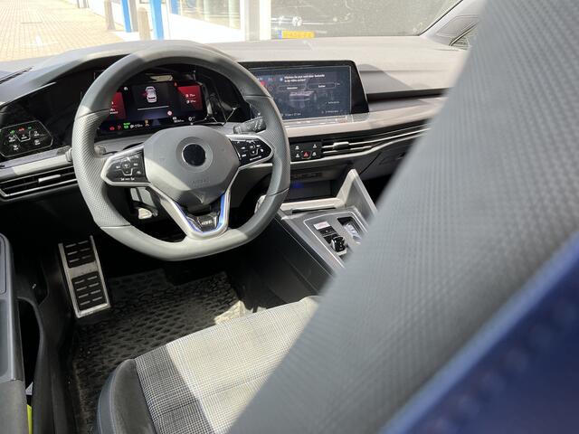 Volkswagen GOLF 1.4 eHybrid GTE / AUTOMAAT/ 245 PK/ PARK. SENSOREN/ IQ. LIGHT/ STOEL-STUURVERWARM./ ADAPT. CRUISE/ APP-CONNECT/ DIGITAL DASHBOARD/ NAVI/ CLIMA/ DAB/ 18" LMV