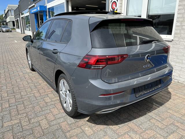 Volkswagen GOLF 1.4 eHybrid GTE / AUTOMAAT/ PANO/ 245 PK/ PARK. SENSOREN/ IQ. LIGHT/ DODE HOEK/ KEYLESS/ STOEL-STUURVERWARM./ ADAPT. CRUISE/ APP-CONNECT/ NAVI/ CLIMA/ DAB/ 18" LMV