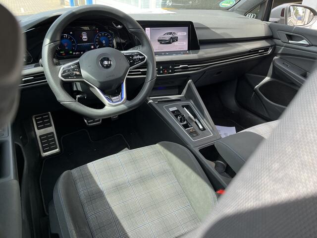 Volkswagen GOLF 1.4 eHybrid GTE / AUTOMAAT/ PANO/ 245 PK/ PARK. SENSOREN/ IQ. LIGHT/ DODE HOEK/ KEYLESS/ STOEL-STUURVERWARM./ ADAPT. CRUISE/ APP-CONNECT/ NAVI/ CLIMA/ DAB/ 18" LMV