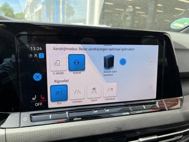 Volkswagen GOLF 1.4 eHybrid GTE / AUTOMAAT/ PANO/ 245 PK/ PARK. SENSOREN/ IQ. LIGHT/ DODE HOEK/ KEYLESS/ STOEL-STUURVERWARM./ ADAPT. CRUISE/ APP-CONNECT/ NAVI/ CLIMA/ DAB/ 18" LMV