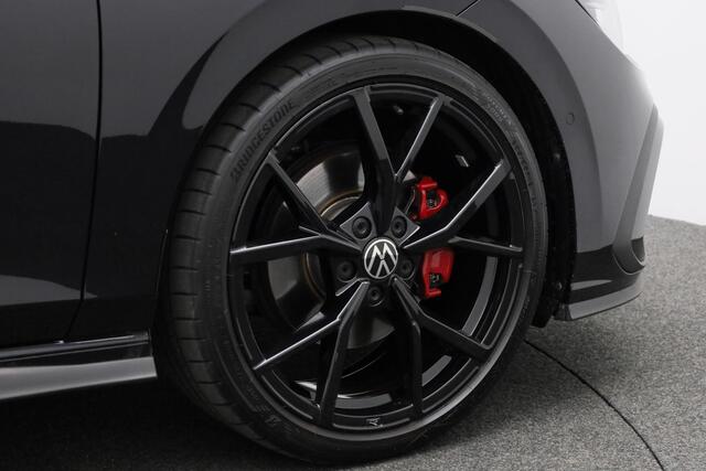 Volkswagen GOLF GTD 2.0 TDI 147 kW / 200 pk DSG | Black Style | Pano | Standkachel | 19 inch | IQ Light | Keyless | Navi Discover Pro | Leer | Keyless | Camera
