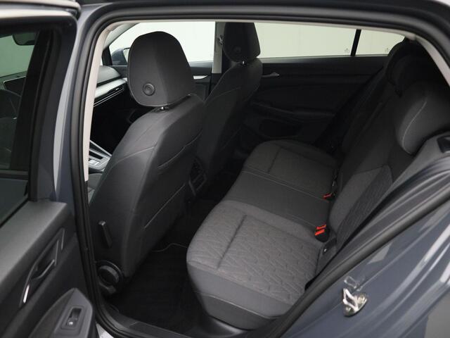 Volkswagen GOLF 1.5eTSI/116PK Life DSG · Navigatie · Parkeersensoren · Stoel-& stuurverwarming · Garantie tot juli 2025