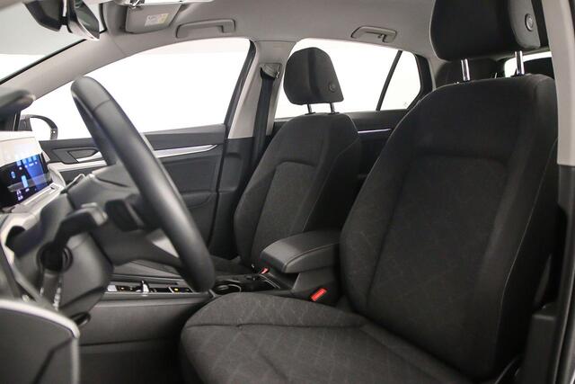 Volkswagen GOLF Life 1.5 eTSI 130pk DSG Automaat Adaptive cruise control, Achteruitrijcamera, LED koplampen, Stoelverwarming, App connect, Parkeersensoren, Stuurwiel verwarmd