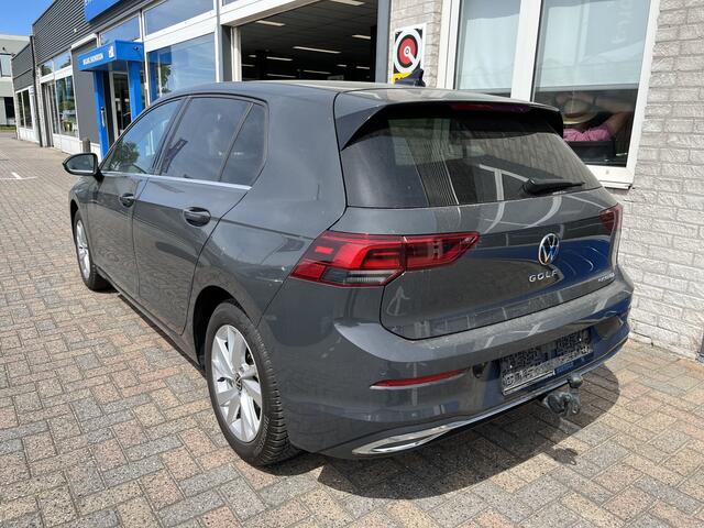Volkswagen GOLF 1.4 eHybrid Style / AUTOMAAT/ TREKHAAK/ ADAPT. CRUISE/ ELEKTR. STOEL/ STOEL-STUUR VERWARM./ PARK. SENSOREN + CAMERA/ APP-CONNECT/ NAVI/ RIJ-MODI/ MATRIX/ 16" LMV/ CLIMA