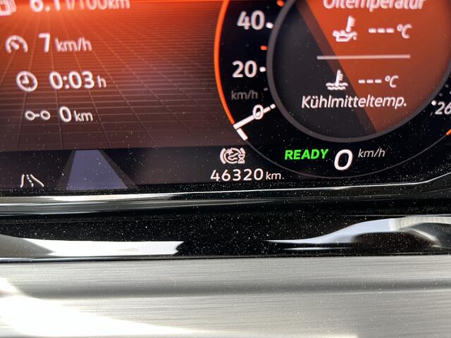 Volkswagen GOLF 1.4 eHybrid Style / AUTOMAAT/ TREKHAAK/ ADAPT. CRUISE/ ELEKTR. STOEL/ STOEL-STUUR VERWARM./ PARK. SENSOREN + CAMERA/ APP-CONNECT/ NAVI/ RIJ-MODI/ MATRIX/ 16" LMV/ CLIMA