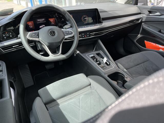 Volkswagen GOLF 1.4 eHybrid Style / AUTOMAAT/ TREKHAAK/ ADAPT. CRUISE/ ELEKTR. STOEL/ STOEL-STUUR VERWARM./ PARK. SENSOREN + CAMERA/ APP-CONNECT/ NAVI/ RIJ-MODI/ MATRIX/ 16" LMV/ CLIMA