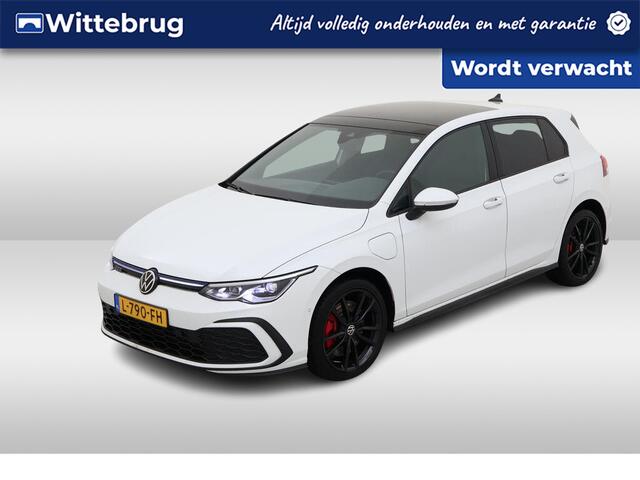 Volkswagen GOLF 1.4 eHybrid GTE / AUTOMAAT/ 245 PK/ PANO/ CAMERA/ PARK. SENSOREN/ DODE HOEK/ STOEL-STUURVERWARM/ ADAPT. CRUISE/ IQ. LIGHT/ APP-CONNECT/ NAVI/ CLIMA/ 18" LMV