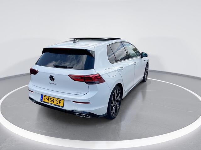 Volkswagen GOLF 1.5 eTSI R-Line Business · Harman Kardon · Camera + parkeersensoren · Panoramadak ·