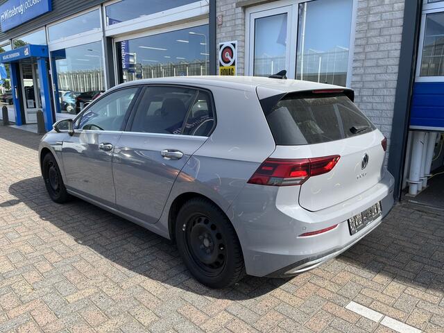 Volkswagen GOLF 1.5 TSI Style / ELEKTR. STOEL/ APP-CONNECT/ DIGITAL DASH/ ADAPT. CRUISE/ MATRIX/ PARK. SENSOREN/ 3-ZONE CLIMA/ 17" LMV