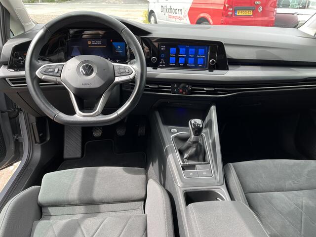 Volkswagen GOLF 1.5 TSI Style / ELEKTR. STOEL/ APP-CONNECT/ DIGITAL DASH/ ADAPT. CRUISE/ MATRIX/ PARK. SENSOREN/ 3-ZONE CLIMA/ 17" LMV
