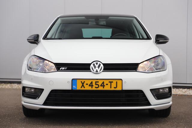 Volkswagen GOLF 1.2 TSI Connected Series R-Line 18 inch Zwarte Velgen Navigatie Carplay Android Clima Cruise Bluetooth Parkeersensor Stoelverwarming