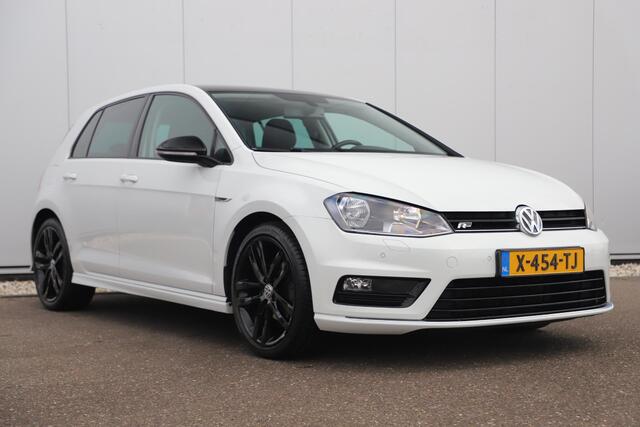 Volkswagen GOLF 1.2 TSI Connected Series R-Line 18 inch Zwarte Velgen Navigatie Carplay Android Clima Cruise Bluetooth Parkeersensor Stoelverwarming