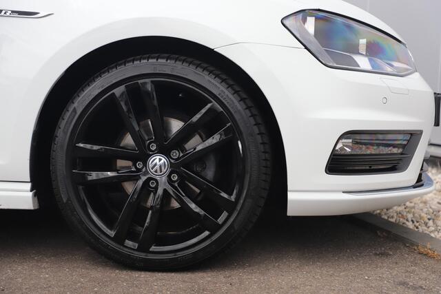 Volkswagen GOLF 1.2 TSI Connected Series R-Line 18 inch Zwarte Velgen Navigatie Carplay Android Clima Cruise Bluetooth Parkeersensor Stoelverwarming
