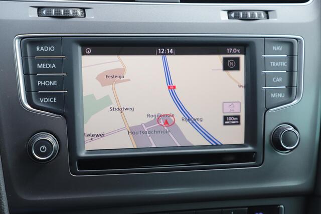 Volkswagen GOLF 1.2 TSI Connected Series R-Line 18 inch Zwarte Velgen Navigatie Carplay Android Clima Cruise Bluetooth Parkeersensor Stoelverwarming