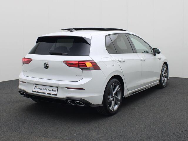 Volkswagen GOLF 1.5eTSI/150PK R-Line DSG · Panoramadak · Parkeersensoren · Stoel- & stuurverwarming