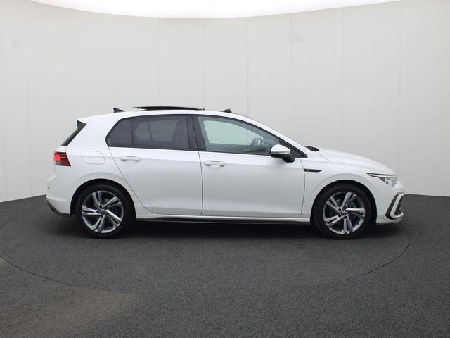 Volkswagen GOLF 1.5eTSI/150PK R-Line DSG · Panoramadak · Parkeersensoren · Stoel- & stuurverwarming