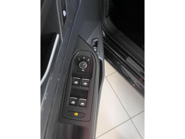 Volkswagen GOLF 1.4 eHybrid Style Apple carplay Stuur verwarming