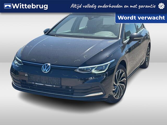 Volkswagen GOLF 1.5 TSI 130pk Style / Stoelverwarming voor / LED / 3-zone climate control / 17'' licht metaal / Navigatie / Carplay