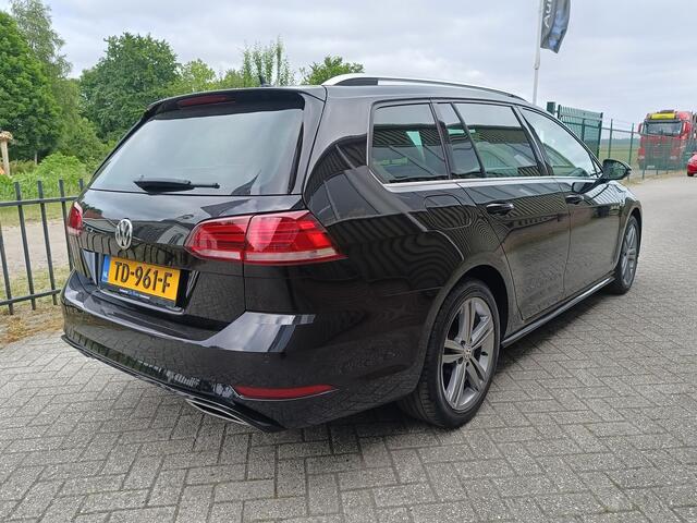 Volkswagen GOLF Variant 1.0 TSI Highline Business R | LED verlichting | Camera | R Line | Sport stoelen |