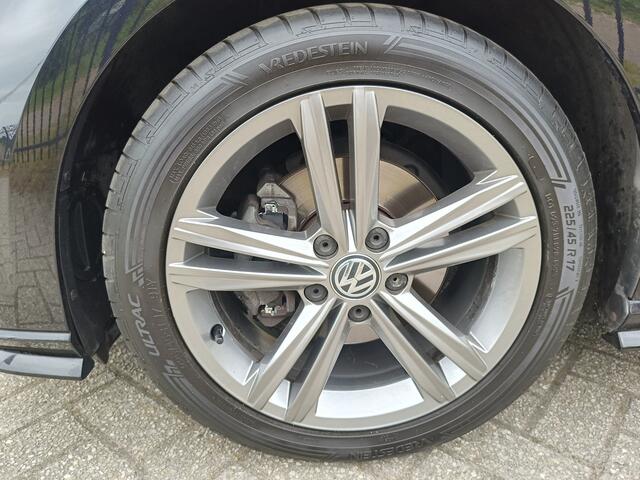 Volkswagen GOLF Variant 1.0 TSI Highline Business R | LED verlichting | Camera | R Line | Sport stoelen |