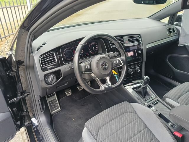 Volkswagen GOLF Variant 1.0 TSI Highline Business R | LED verlichting | Camera | R Line | Sport stoelen |