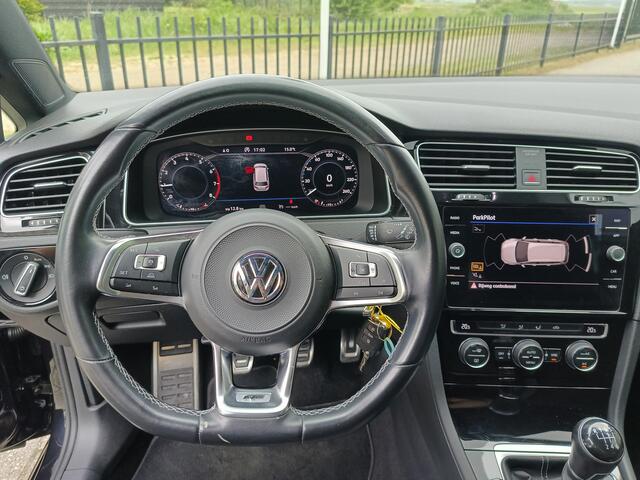 Volkswagen GOLF Variant 1.0 TSI Highline Business R | LED verlichting | Camera | R Line | Sport stoelen |
