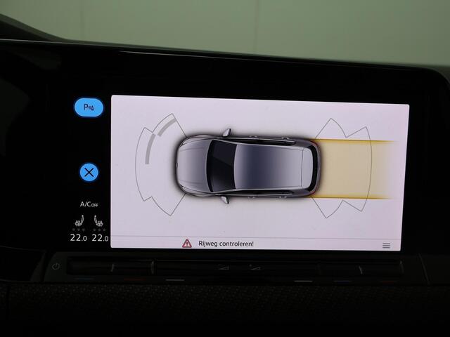 Volkswagen GOLF 1.5 eTSI R-Line | 150 PK | Automaat | Panoramadak | Matrix LED lampen | Stoelverwarming | Navigatie | DAB |