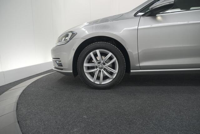 Volkswagen GOLF 1.0 TSI Highline | Adaptieve Cruise Control | Apple Carplay | Parkeersensoren | Stoelverwarming