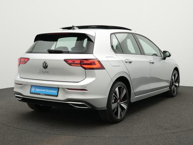 Volkswagen GOLF GTE 1.4 eHybrid 180 kW / 245 pk DSG | IQ Light | Panoramadak | Trekhaak | Stuur-/stoelverwarming | Achteruitrijcamera | Keyless | 18 inch