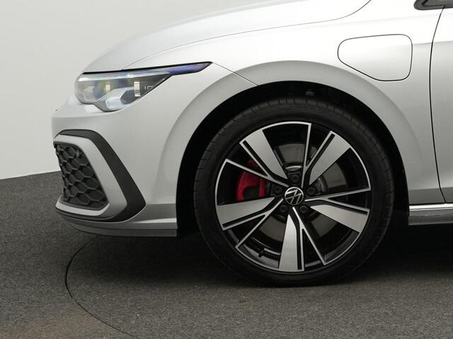 Volkswagen GOLF GTE 1.4 eHybrid 180 kW / 245 pk DSG | IQ Light | Panoramadak | Trekhaak | Stuur-/stoelverwarming | Achteruitrijcamera | Keyless | 18 inch