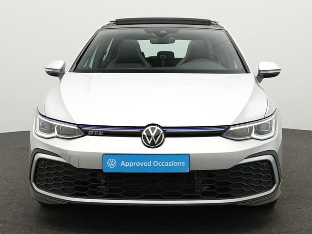 Volkswagen GOLF GTE 1.4 eHybrid 180 kW / 245 pk DSG | IQ Light | Panoramadak | Trekhaak | Stuur-/stoelverwarming | Achteruitrijcamera | Keyless | 18 inch