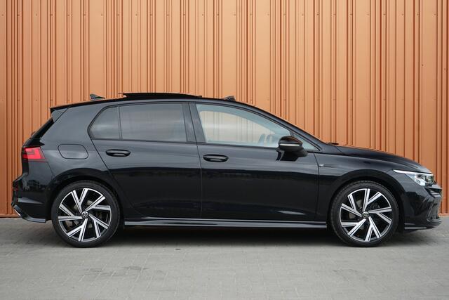 Volkswagen GOLF 1.5 eTSI R-Line Panodak IQ Light Camera Trekhaak DAB Carplay