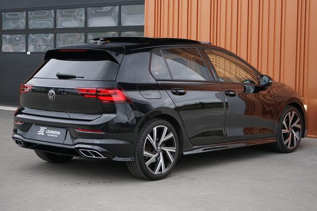 Volkswagen GOLF 1.5 eTSI R-Line Panodak IQ Light Camera Trekhaak DAB Carplay