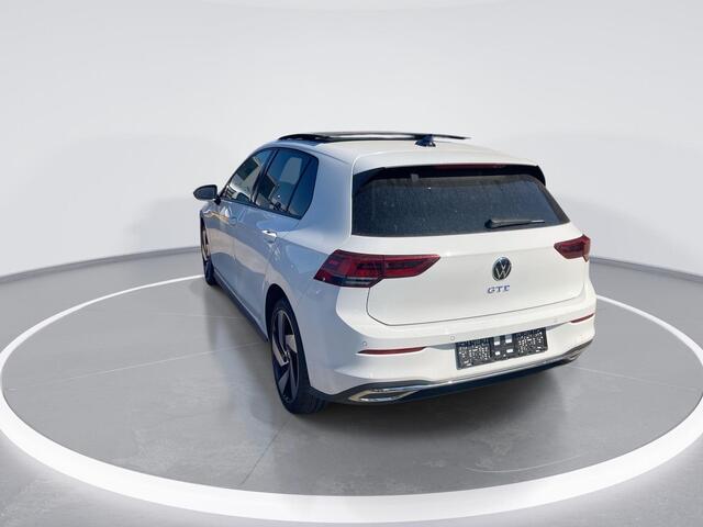 Volkswagen GOLF 1.4 eHybrid GTE · Panoramadak · Parkeersensoren · Stoel- & stuurverwarming