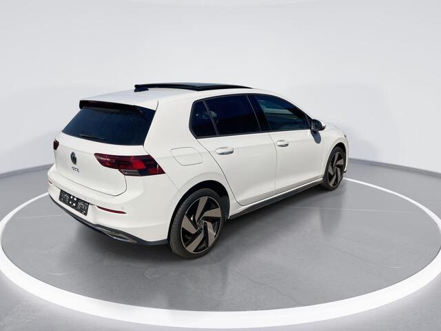 Volkswagen GOLF 1.4 eHybrid GTE · Panoramadak · Parkeersensoren · Stoel- & stuurverwarming