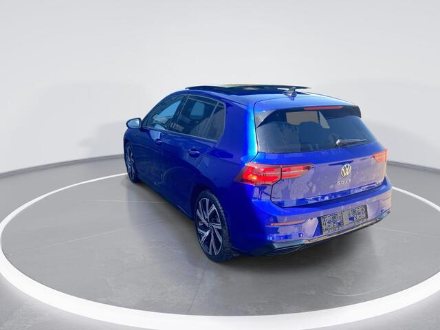 Volkswagen GOLF R-Line 1.5 110kW/150pk eTSI · Panoramadak · Camera + Parkeersensoren · Stoel- & stuurverwarming