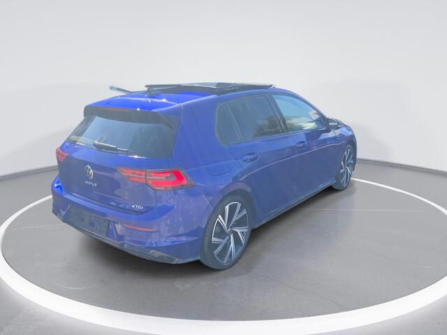 Volkswagen GOLF R-Line 1.5 110kW/150pk eTSI · Panoramadak · Camera + Parkeersensoren · Stoel- & stuurverwarming
