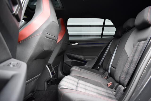 Volkswagen GOLF 2.0 TSI GTI | Panoramadak | ACC | Matrix-LED | Stoel + Stuurverwarming | CarPlay |