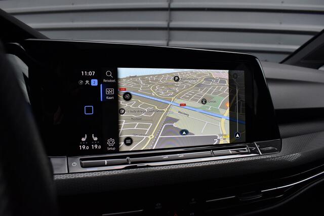 Volkswagen GOLF 2.0 TSI GTI | Panoramadak | ACC | Matrix-LED | Stoel + Stuurverwarming | CarPlay |