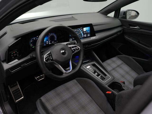 Volkswagen GOLF 1.4 245 pk DSG eHybrid GTE | Panoramdak | Trekhaak | IQ Light | Head-up display | Stuur-/stoelverwarming | Achteruitrijcamera