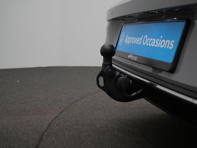 Volkswagen GOLF 1.4 245 pk DSG eHybrid GTE | Panoramdak | Trekhaak | IQ Light | Head-up display | Stuur-/stoelverwarming | Achteruitrijcamera