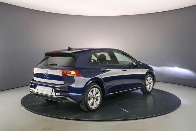 Volkswagen GOLF Life 1.5 eTSI 130pk DSG Automaat Adaptive cruise control, Achteruitrijcamera, Stoelverwarming, App connect, Parkeersensoren, LED koplampen, Stuurwiel verwarmd, DAB, Radio, Airco